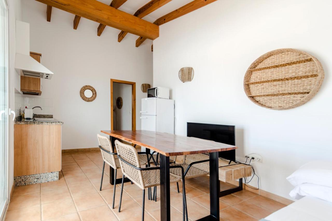 Apartments Es Clot Des Forn Es Pujols Bagian luar foto
