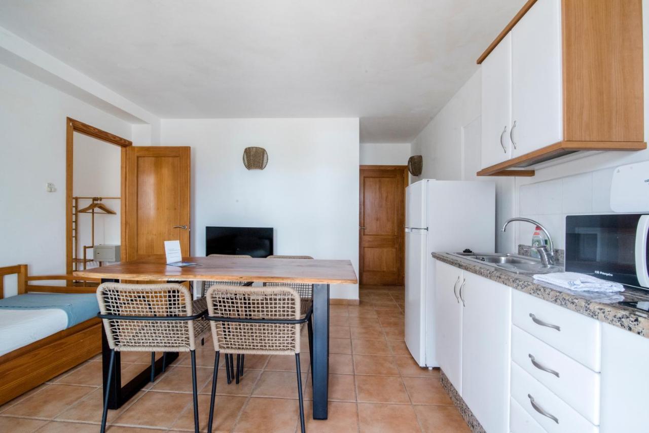 Apartments Es Clot Des Forn Es Pujols Bagian luar foto